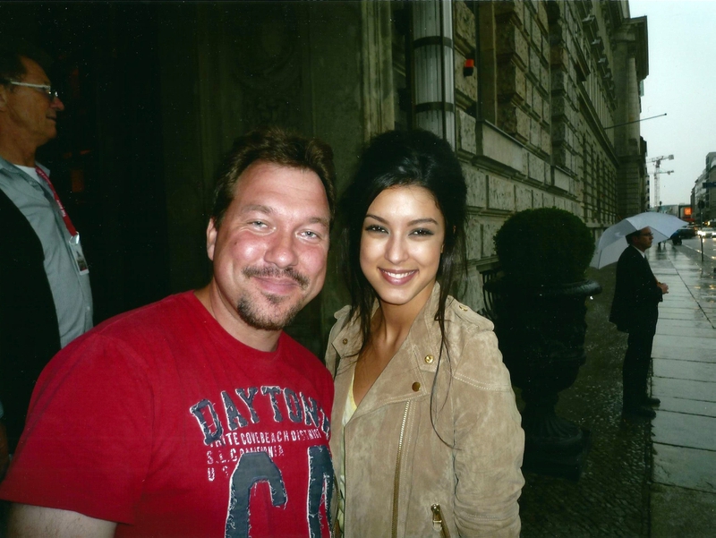 Rebecca Mir Photo with RACC Autograph Collector RB-Autogramme Berlin