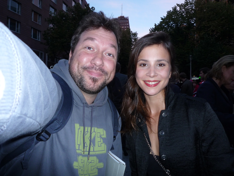 Aylin Tezel Photo with RACC Autograph Collector RB-Autogramme Berlin