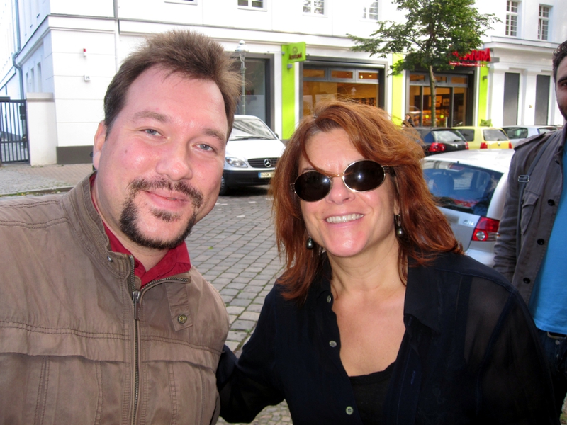 Rosanne Cash Photo with RACC Autograph Collector RB-Autogramme Berlin