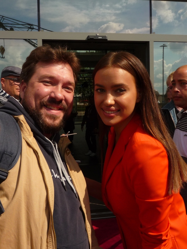 Irina Shayk Photo with RACC Autograph Collector RB-Autogramme Berlin