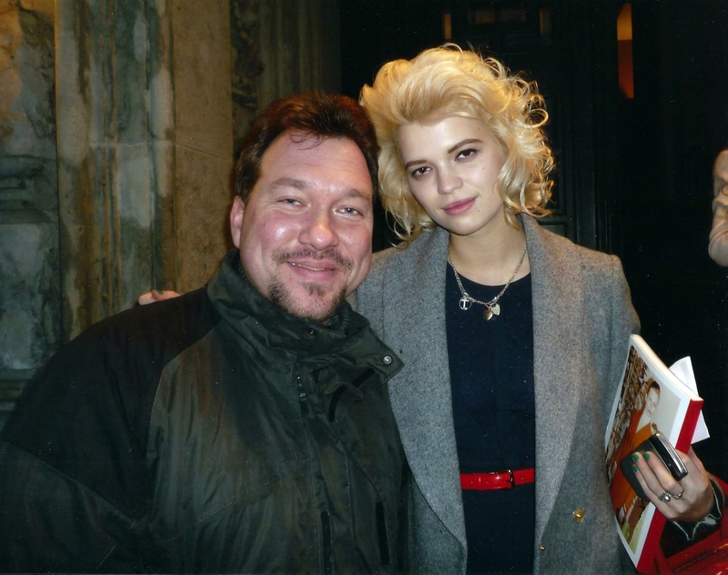 Pixie Geldof Photo with RACC Autograph Collector RB-Autogramme Berlin