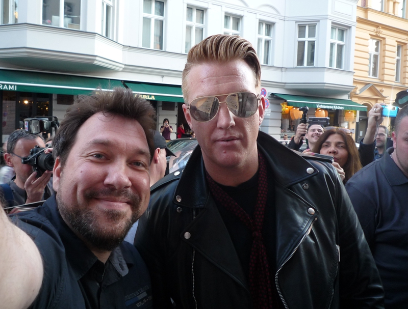 Josh Homme Photo with RACC Autograph Collector RB-Autogramme Berlin