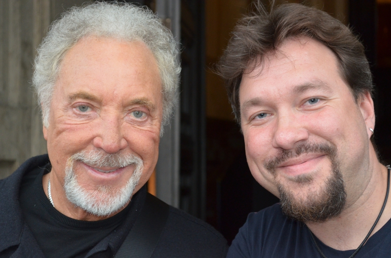 Tom Jones Photo with RACC Autograph Collector RB-Autogramme Berlin