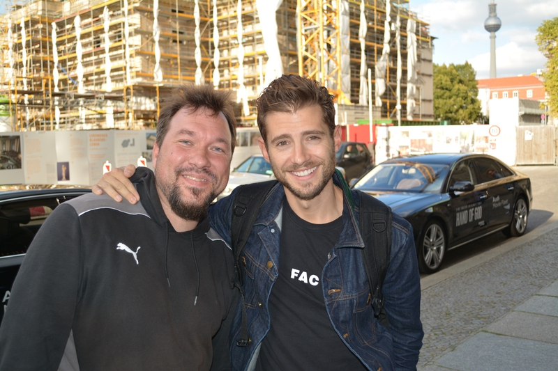 Julian Morris Photo with RACC Autograph Collector RB-Autogramme Berlin