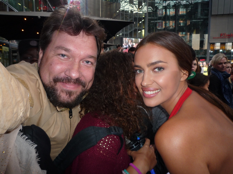 Irina Shayk Photo with RACC Autograph Collector RB-Autogramme Berlin