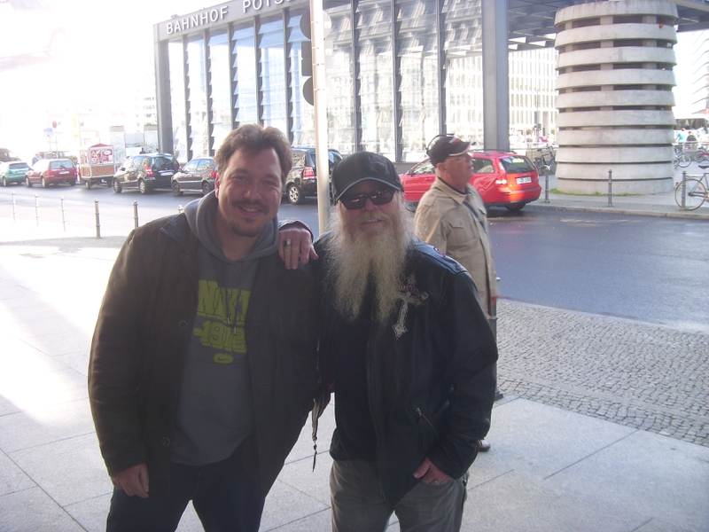 Dusty Hill Photo with RACC Autograph Collector RB-Autogramme Berlin