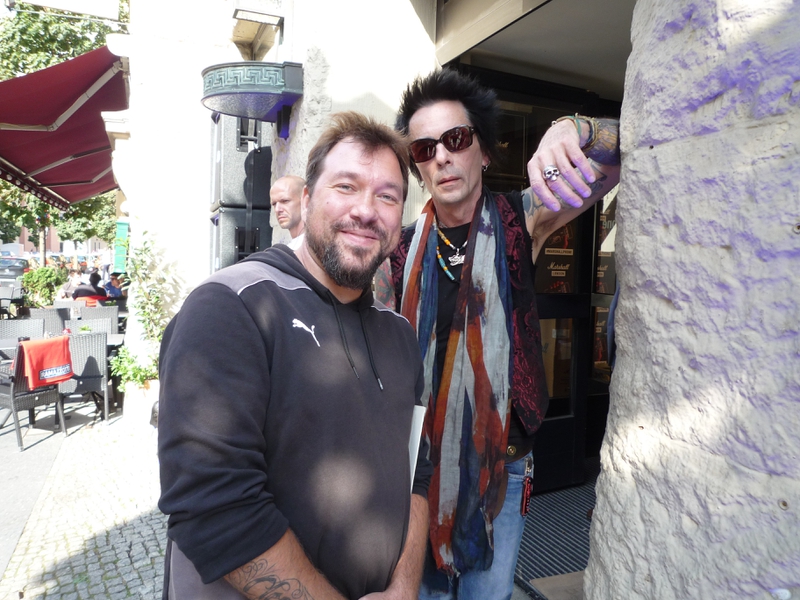 Earl Slick Photo with RACC Autograph Collector RB-Autogramme Berlin