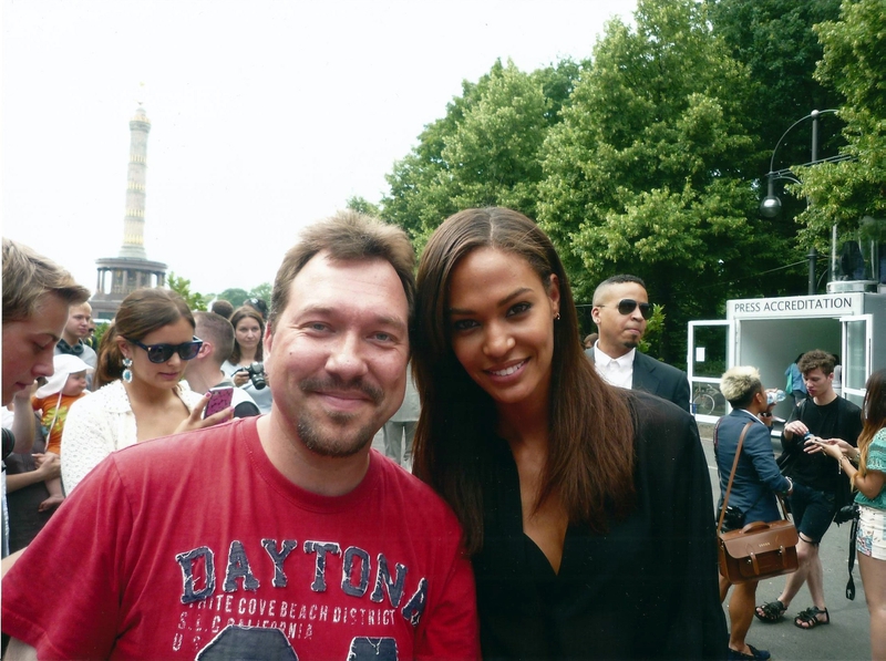 Joan Smalls Photo with RACC Autograph Collector RB-Autogramme Berlin