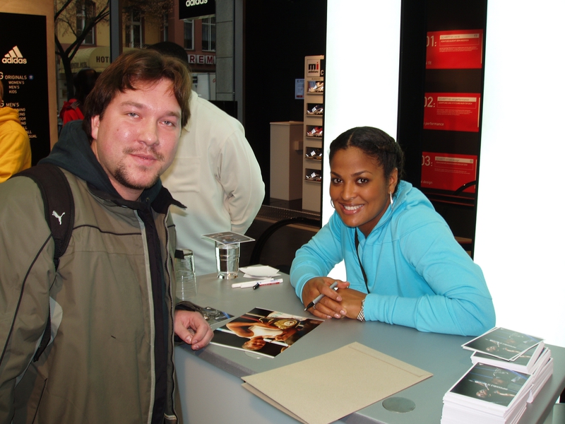 Laila Ali Photo with RACC Autograph Collector RB-Autogramme Berlin