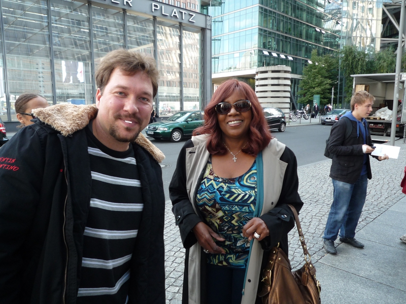 Gloria Gaynor Photo with RACC Autograph Collector RB-Autogramme Berlin