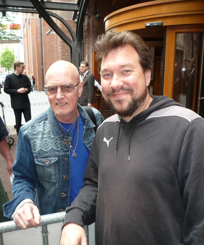 Chris Slade Photo with RACC Autograph Collector RB-Autogramme Berlin