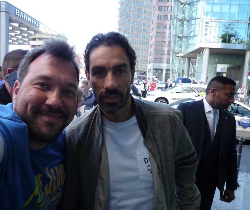 Robert Pirès Photo with RACC Autograph Collector RB-Autogramme Berlin