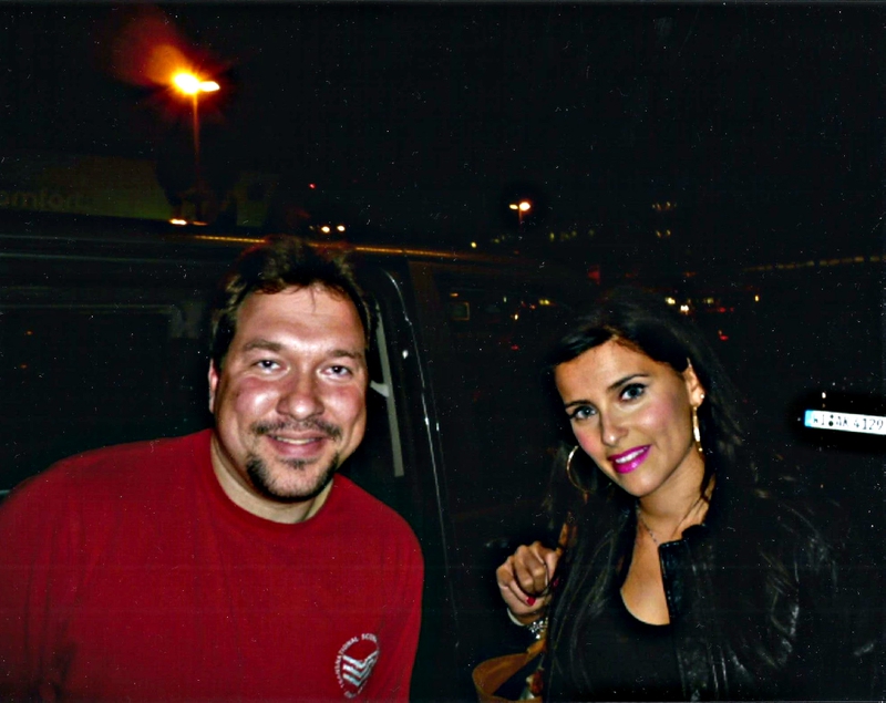 Nelly Furtado Photo with RACC Autograph Collector RB-Autogramme Berlin