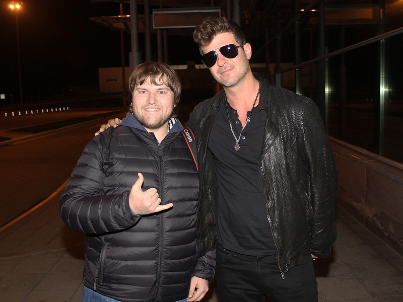 Robin Thicke Photo with RACC Autograph Collector Ilya Zeta