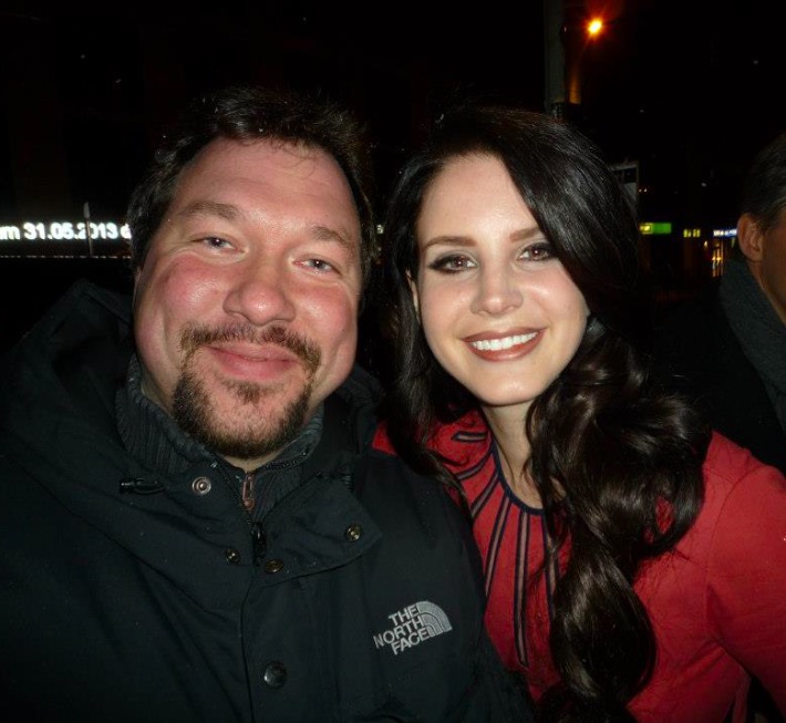 Lana Del Rey Photo with RACC Autograph Collector RB-Autogramme Berlin