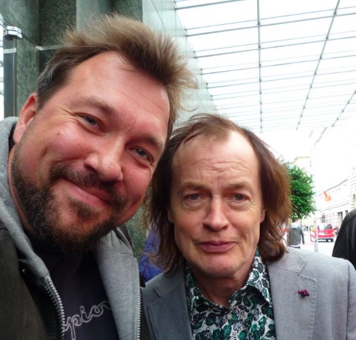 Angus Young Photo with RACC Autograph Collector RB-Autogramme Berlin