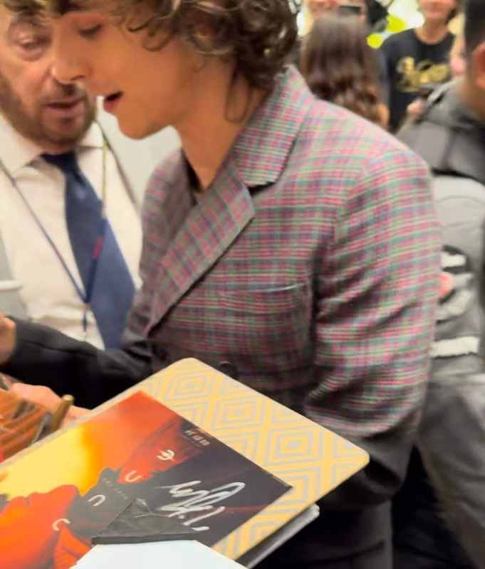 Timothée Chalamet Signing Autograph for RACC Autograph Collector The Six Collectibles