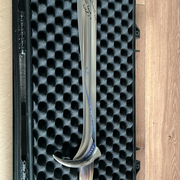 Richard Armitage signed united cutlery orcrist replica