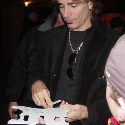 Steve Vai Autograph Profile