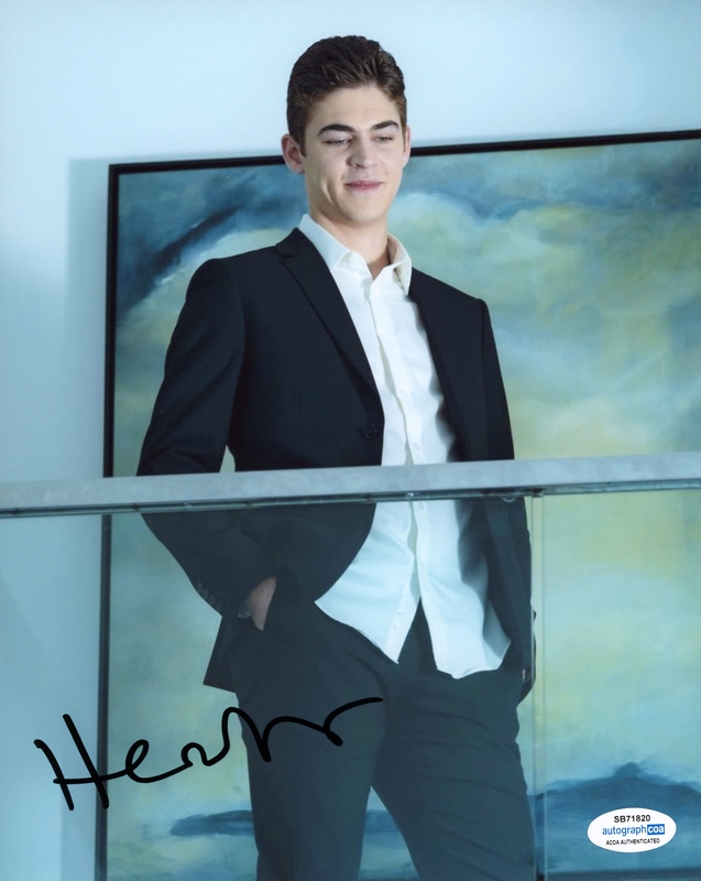 Hero Fiennes Tiffin (36590) Signature Database by RACC - Real Autograph ...