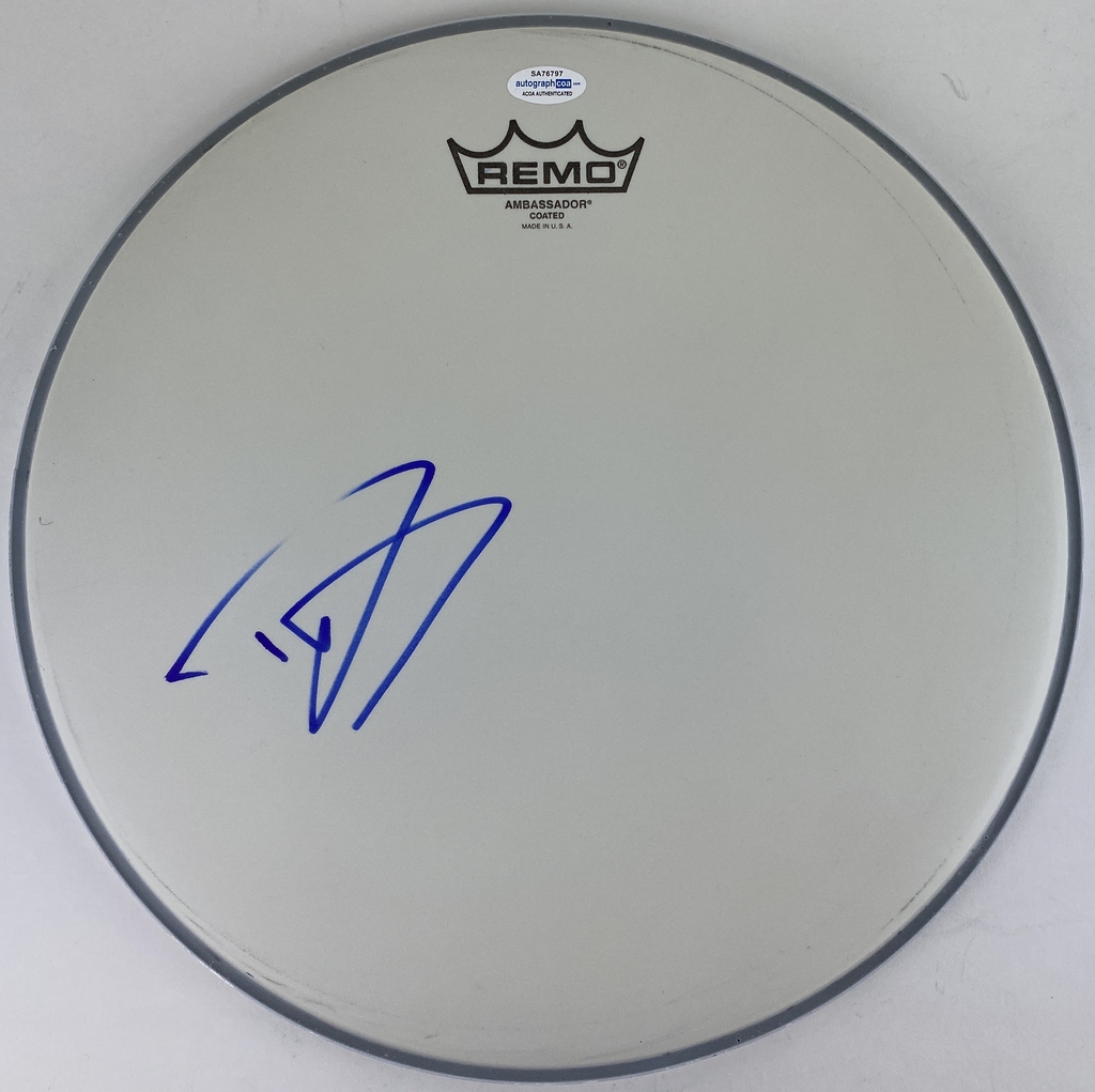 Dave Grohl (71762) Signature Database by RACC - Real Autograph ...