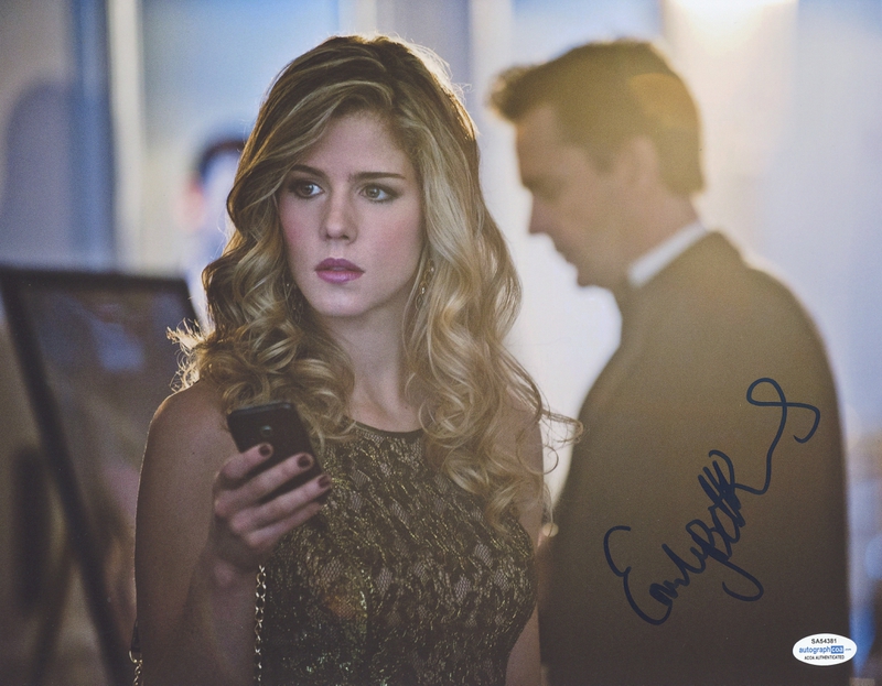 Emily Bett Rickards (18847) Signature Database by RACC - Real Autograph ...